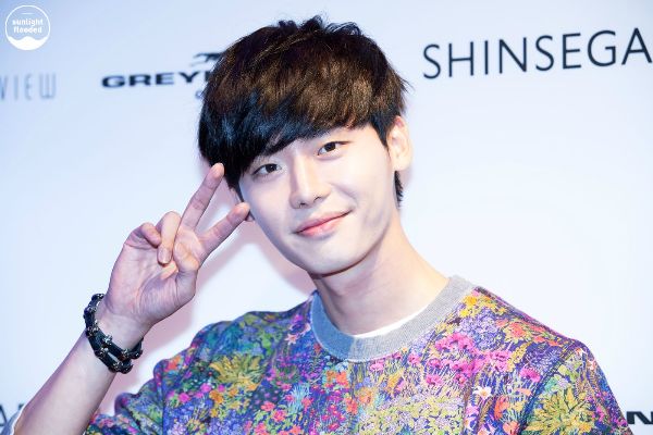 李钟硕是什么星座（韩国演员李钟硕的星座是什么）