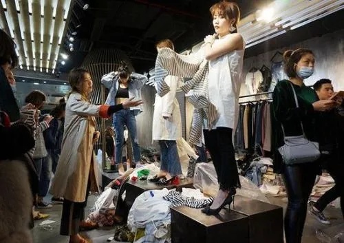 做什么衣服生意最好卖赚钱 卖什么衣服利润大