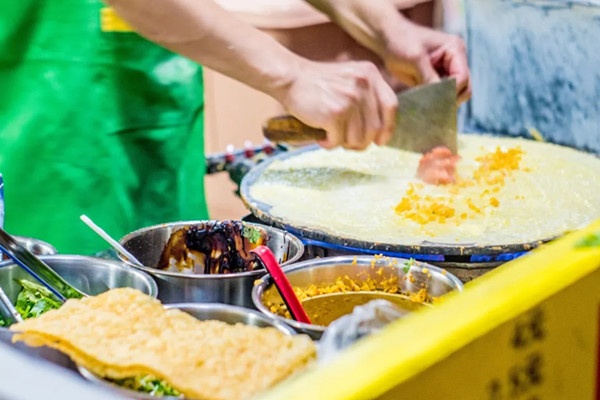 日照煎饼果子加盟指南（开煎饼果子加盟店详细流程）