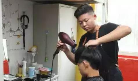 给同学们做什么生意好赚钱 给同学买什么好 给同学们做什么生意好赚钱 给同学买什么好