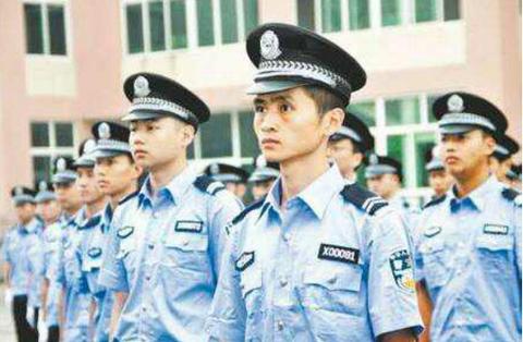 面试官做什么行业赚钱呢？这是一个有趣且发人深思的问题。它不仅仅是关于收入的直接追求，还反映了对于不同行业的价值判断和市场需求的洞察。