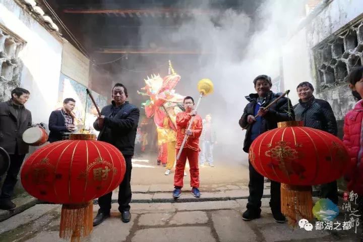 “中午十二点的商业商机，发现那些能快速盈利的生意经”