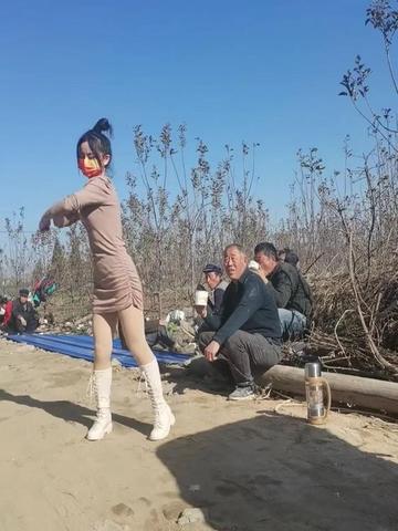 在工地里做什么赚钱快又稳，深度解析与策略建议