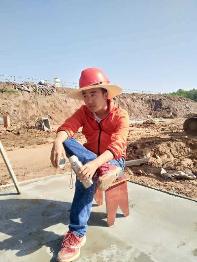 妹子工地工作，探寻高收入职业路径与潜力领域