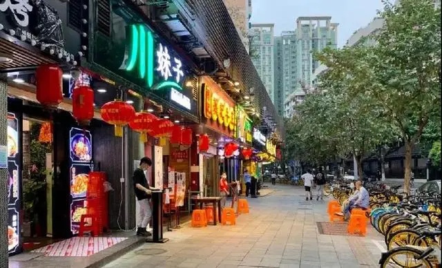 小吃街门店的商业之道，洞察市场需求与获利秘诀