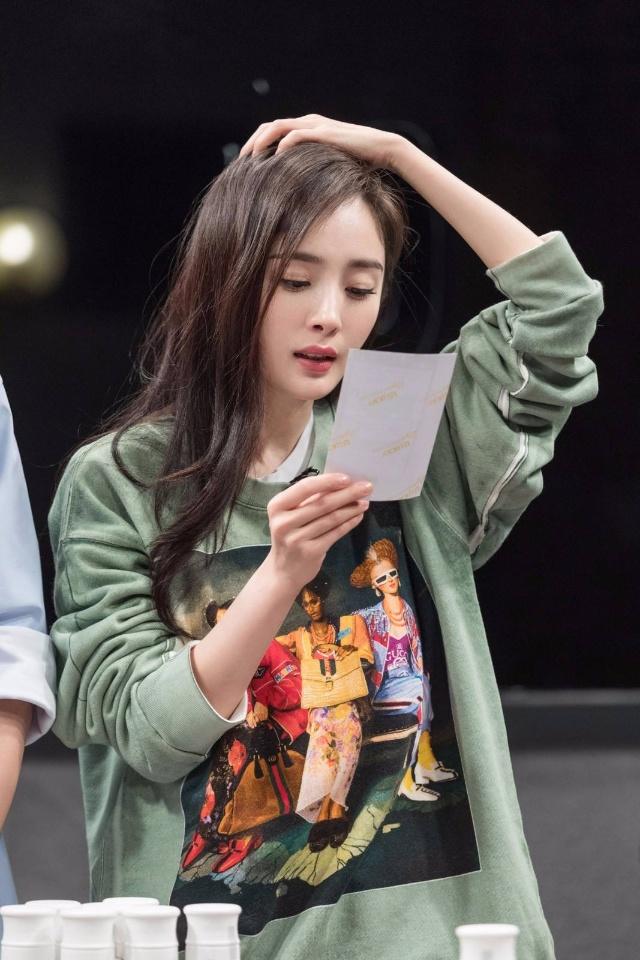 杨幂在韩国做什么生意赚钱？