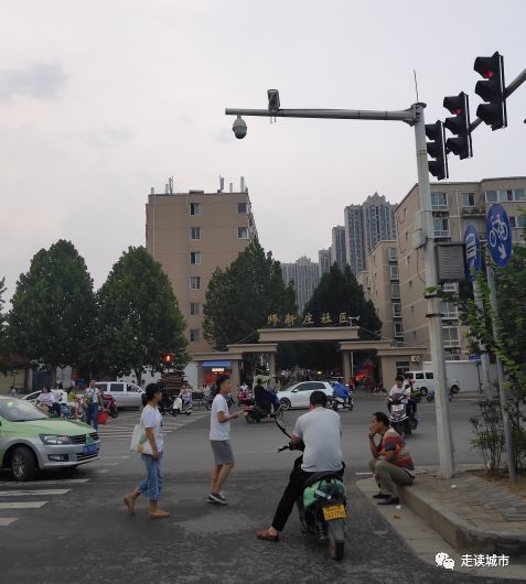 郑州大学门口做什么赚钱 郑州大学旁边的小吃街