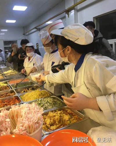 食堂里做什么赚钱多些呢？
