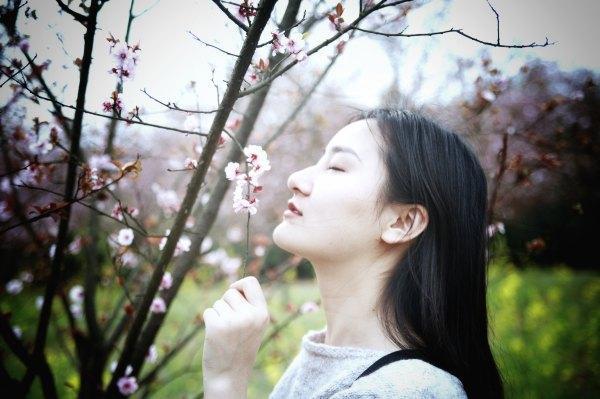 百花姐姐，从街头小贩到成功创业者的故事