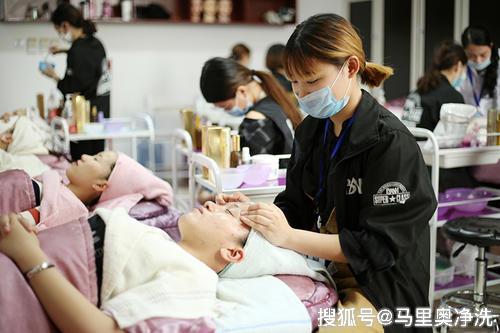 美容院做什么赚钱学生党