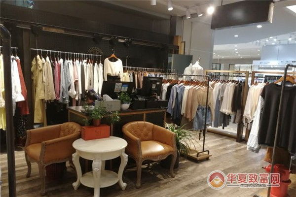 海南服装的加盟店费用高吗？