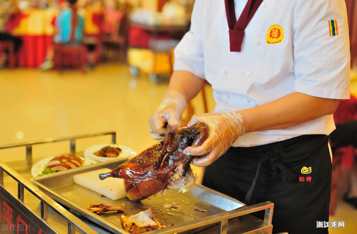 烤鸭店做什么好卖赚钱 烤鸭生意怎么做生意好