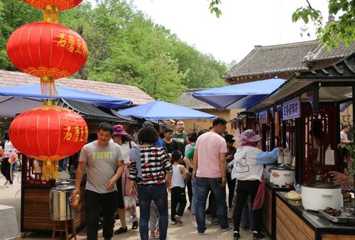 在景区门口做什么小吃赚钱 景区大门口适合做什么