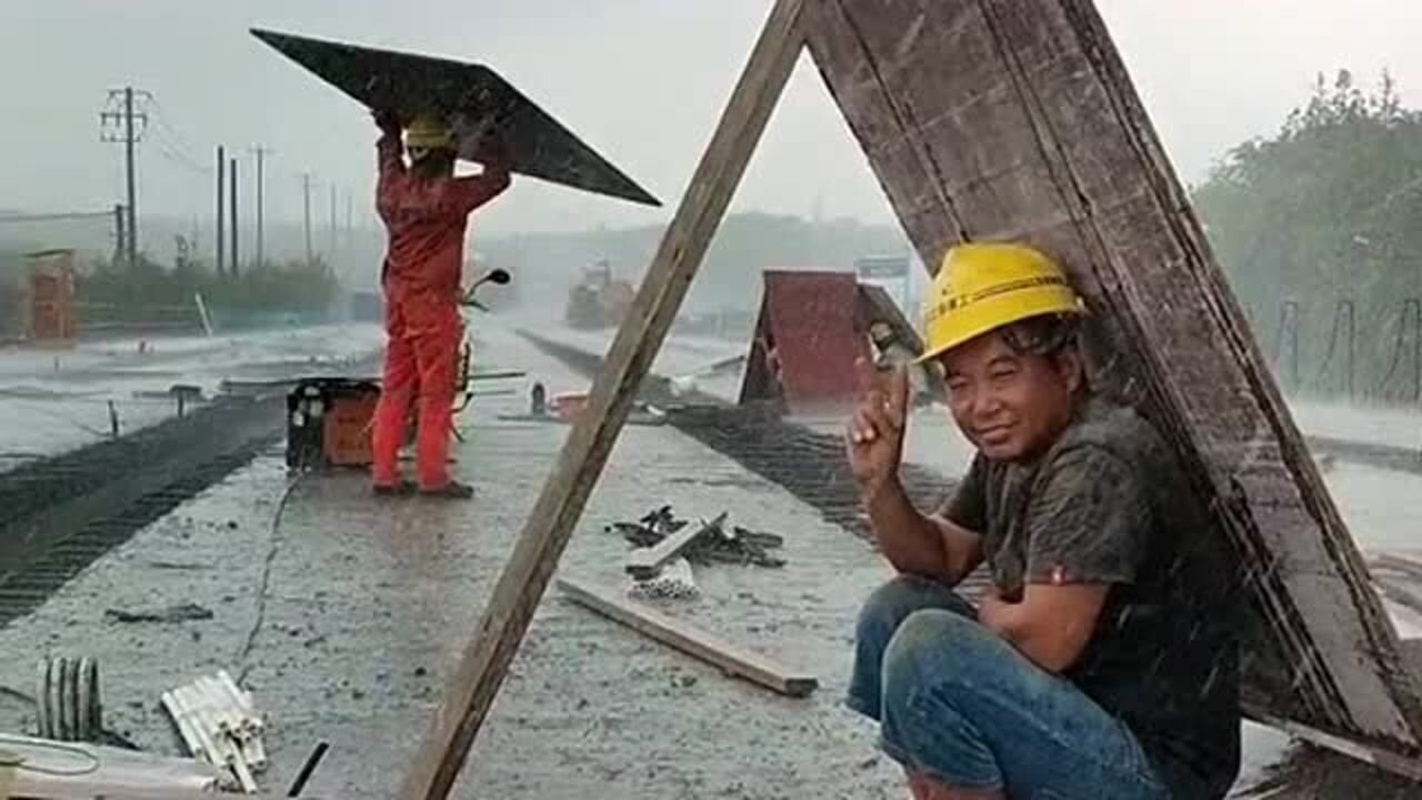 农民工下雨天做什么好赚钱 农民下雨干活的说说