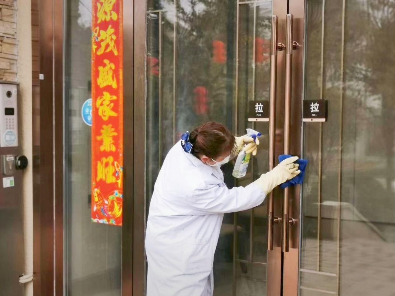 怎么查看手机号定位通过微信号定位他人（知道对方手机号和微信号,怎样能确定他所在位置）
