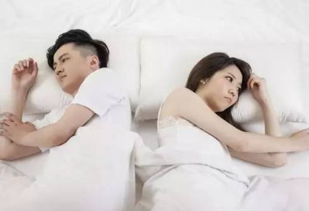监控出轨怎么查询老公的位置（监控发现出轨）