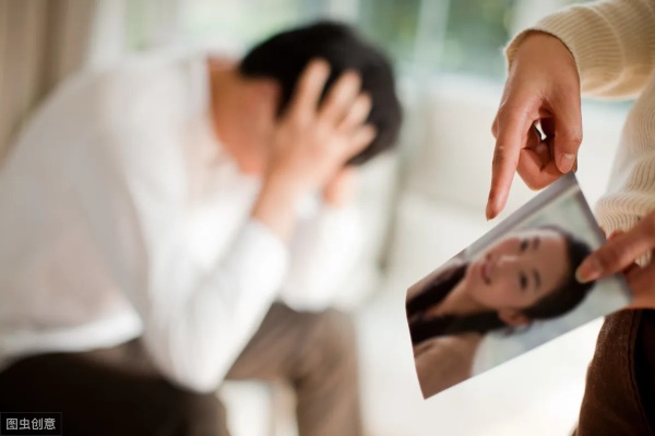 怎么同步手机老公出轨如何查信息 怎么从老公的手机里找到出轨的证据