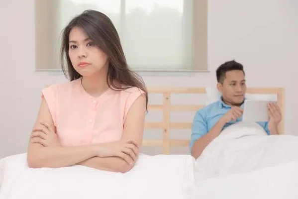 不拿老公手机可以老公出轨了怎么偷偷同步老婆手机 