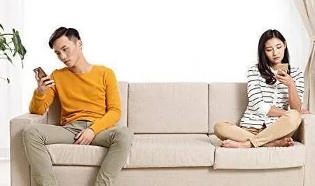不拿老公手机可以对象出轨了定位老公的位置（手机定位老公手机不被发现）