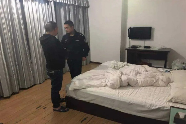警察查人开房记录犯法吗