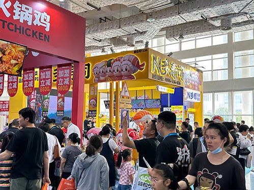小吃加盟项目展销会，美食创业的新天地