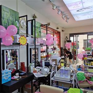 平价彩妆品牌加盟店概览，市场热门选择及其经营策略