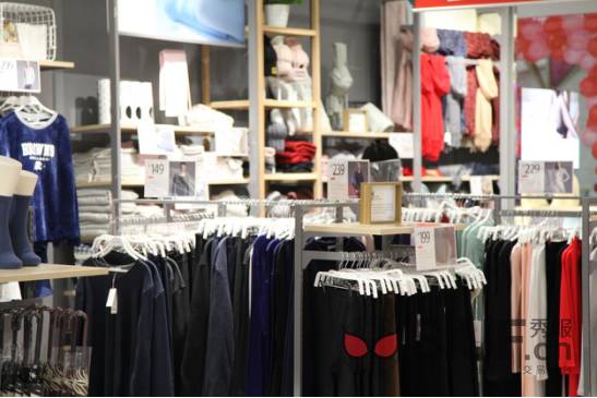 清溪品牌衣服加盟店探秘