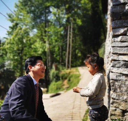 走进乡村与城市校长，他们的故事与挑战