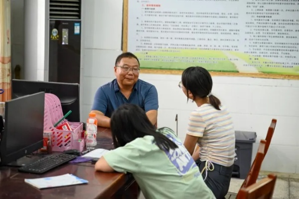 走进乡村与城市校长，他们的故事与挑战