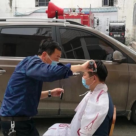 乡村理发师的生活现状与待遇揭秘