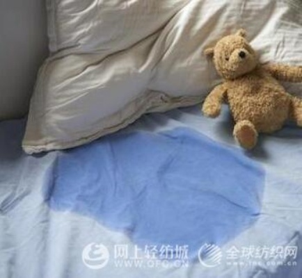鸭绒被小孩尿了怎么办？教你轻松清洗小技巧！