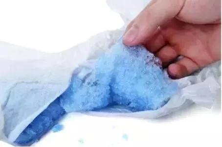 鸭绒被小孩尿了怎么办？教你轻松清洗小技巧！