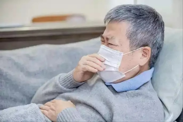 肺气肿患者盖鸭绒被可行吗？专家解答与案例分析