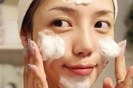 油脂脸救星！盘点适合油性肌肤的面膜品牌及推荐