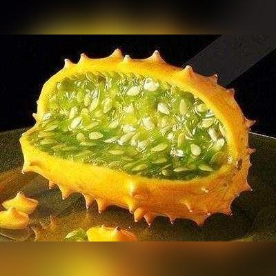揭秘黄绿色包装零食的魔力，色彩背后的品牌故事