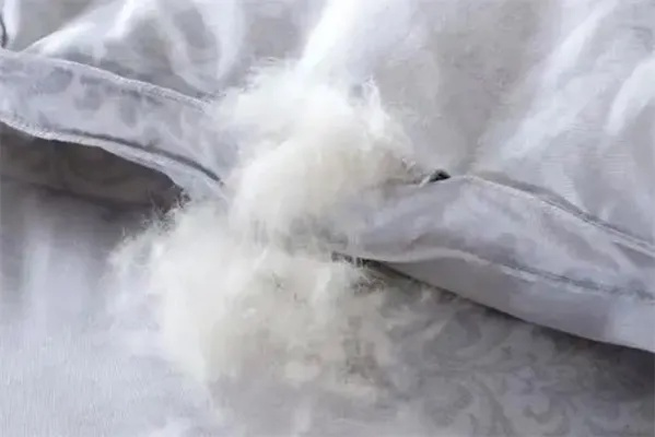 新鸭绒被异味正常吗？揭秘鸭绒被选购与保养小贴士