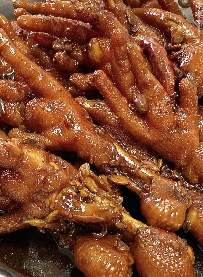 盘点卤鸡爪零食界的美味排行榜，让你一尝倾心！
