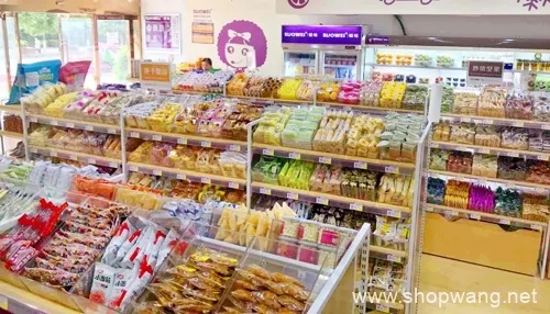 外国零食品牌跨界开店，打造时尚零食服饰店名大盘点