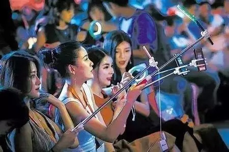 直播热场不唱歌，轻松互动涨人气！
