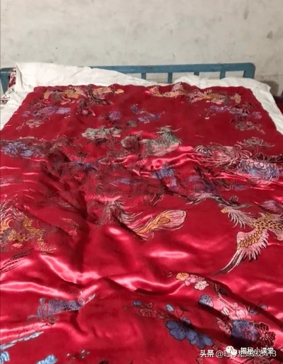 揭秘几十年前的老古董缎面鸭绒被，传承与回忆的温暖见证