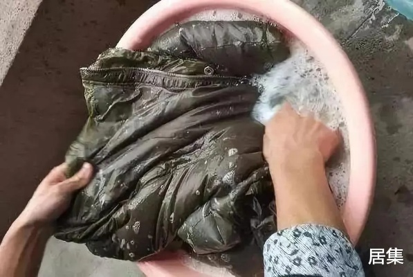 干洗店洗衣机能否洗大鸭绒被？揭秘干洗与水洗的奥秘