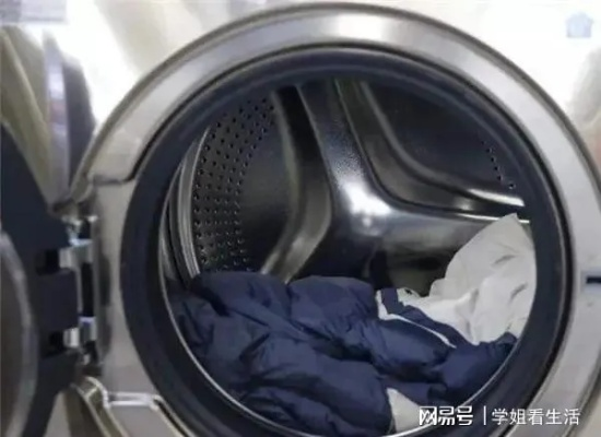 干洗店洗衣机能否洗大鸭绒被？揭秘干洗与水洗的奥秘