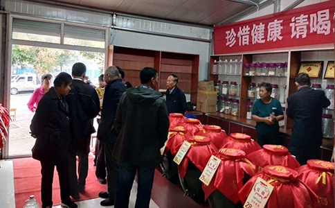 揭秘散白酒贴牌定制厂家，打造专属品牌，轻松开启白酒事业
