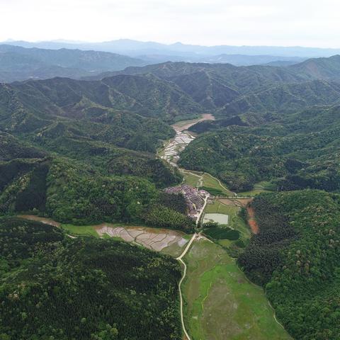 山区乡村环境改造，让绿水青山成为金山银山