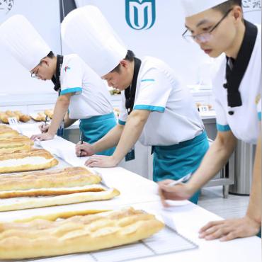 长沙学西点哪家强？揭秘长沙西点培训的黄金选择！