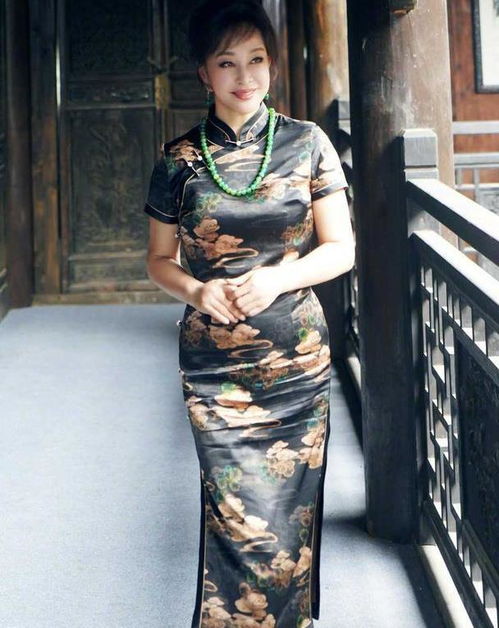 弹性十足，穿出自信—探寻素条弹性大旗袍的时尚品牌