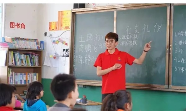 如何当好一名乡村小学校长—用心耕耘,点亮乡村教育之光