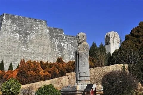 中国墓陵景点探秘，盘点那些让人肃然起敬的历史遗迹