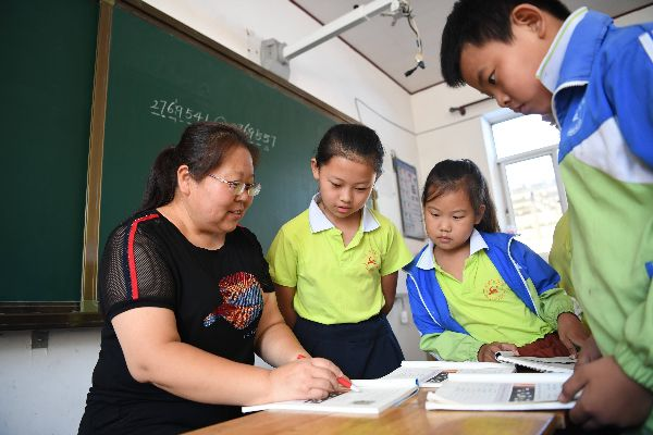 乡村老师打造三好学生，爱与智慧的耕耘之道