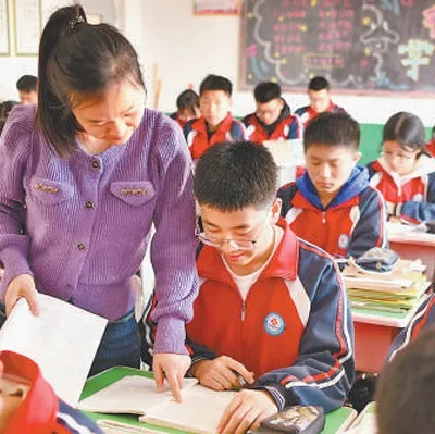 乡村老师打造三好学生，爱与智慧的耕耘之道